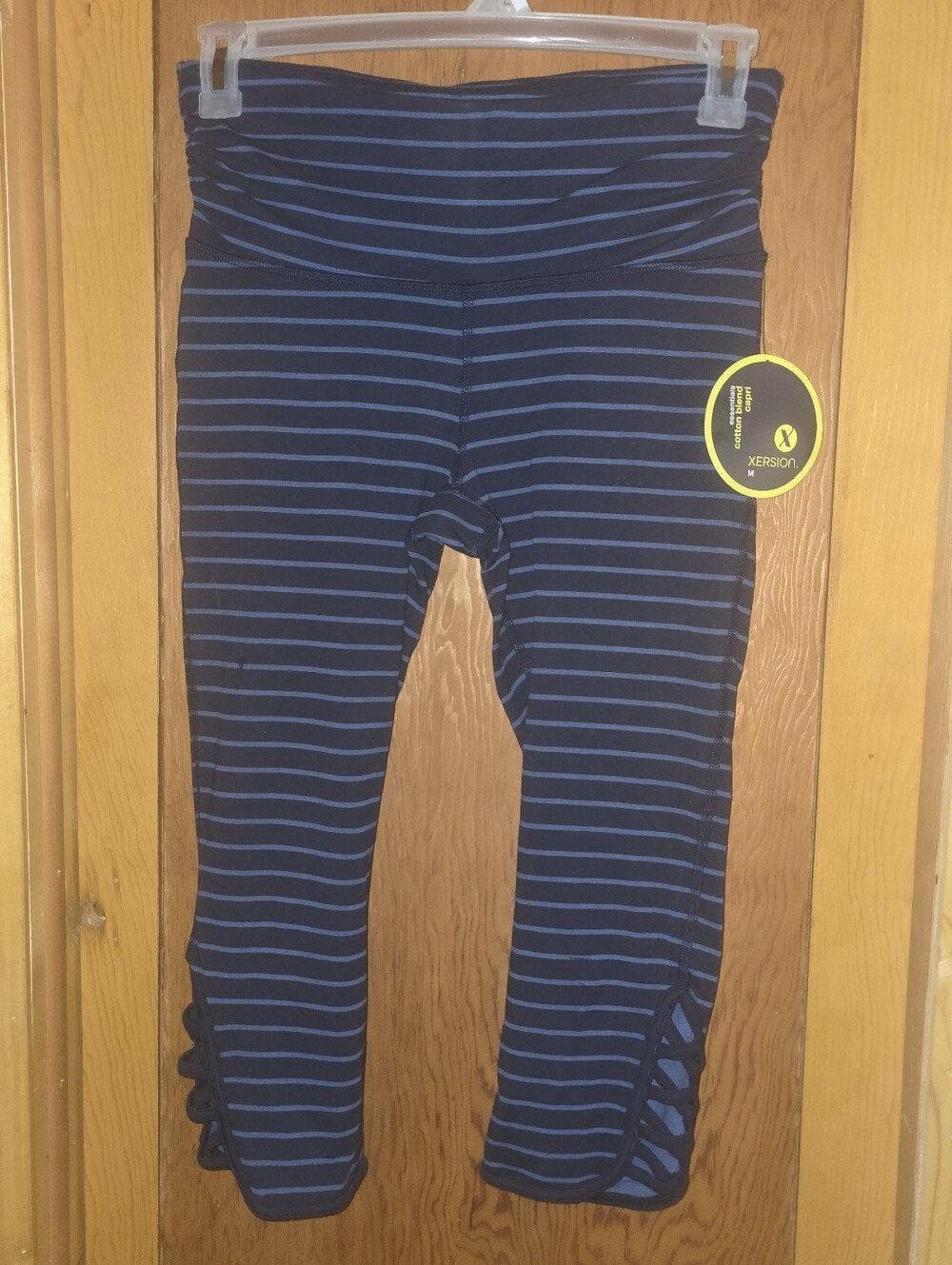 NWT xersion Medium navy striped criss-cross open detailing cropped legging